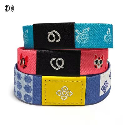 سوار معصم مرن مخصص بتقنية RFID 13.56MHz NFC مصنوع من مادة مطاطية متينة مع مطاط بوليستر للتحكم في الوصول