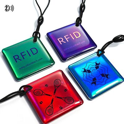 تعيين 13.56MHz قابل للبرمجة NTAG213 Smart Epoxy Keyfob علامات RFID Tag NFC سلسلة مفاتيح