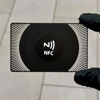 بطاقة عمل معدنية NFC بتصميم مخصص NTAG216 888 بايت 13.56 ميجاهرتز RFID بطاقة زيارة معدنية من الفولاذ المقاوم للصدأ